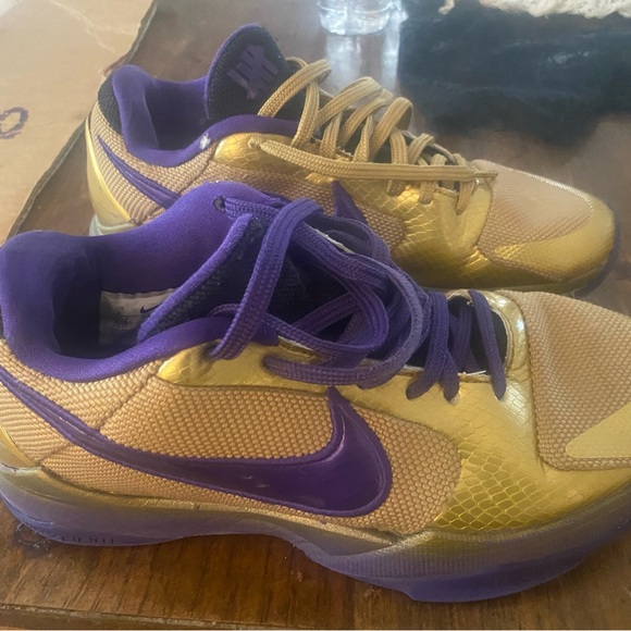 Size 6 Kobe boys youth - Picture 1 of 3